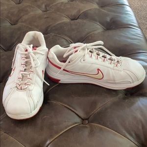 Early 2000 Nike sneaker women’s size 9.5
